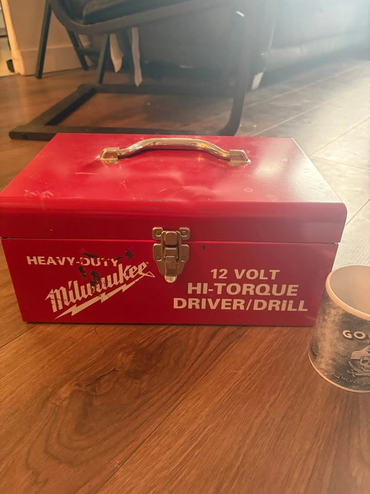 Vintage metal Milwaukee 12 V drill box OBO