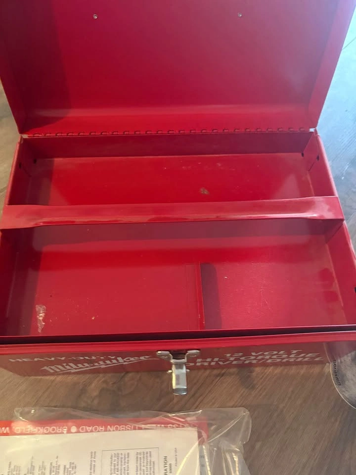 Vintage metal Milwaukee 12 V drill box OBO - photo 3