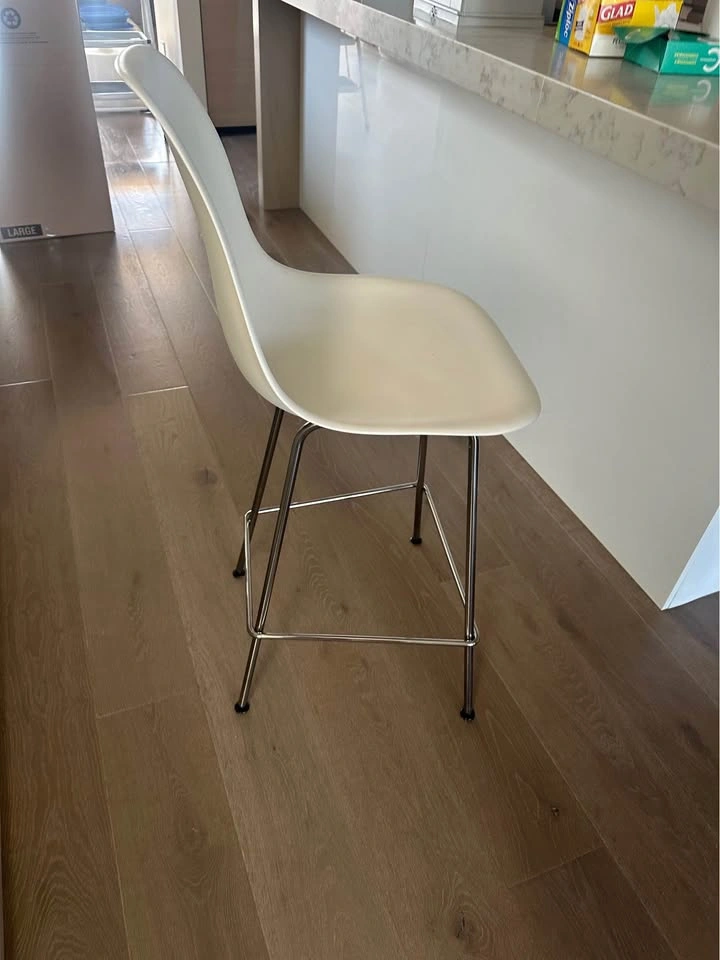 Eames Molded Plastic Bar Stool - photo 3