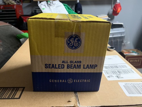 Lot Of 12 General Electric #4860 Headlights - photo 3