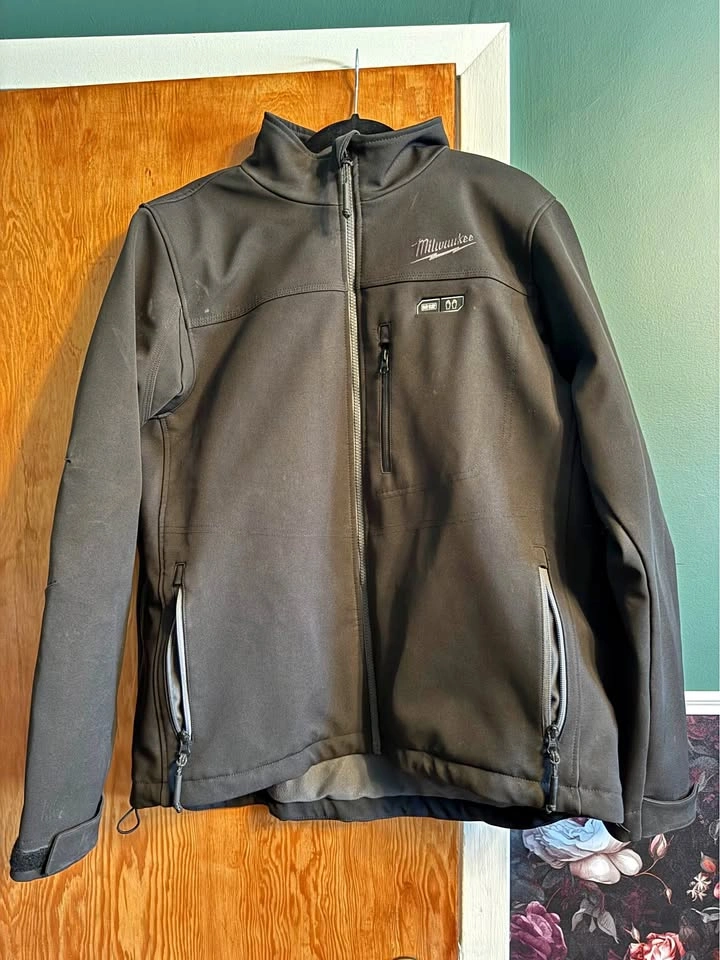 Milwaukee Heated Jacket + 3 batteries and charger