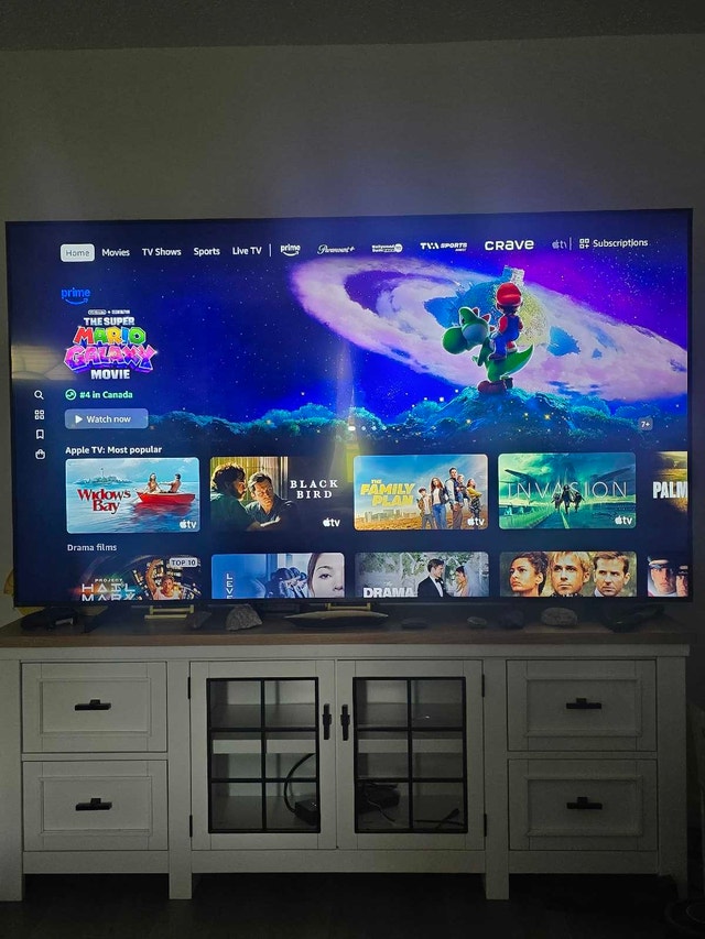 82" TV Samsung and wall mounts