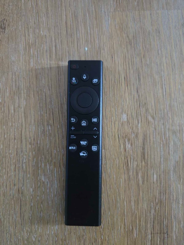 82" TV Samsung and wall mounts - photo 3