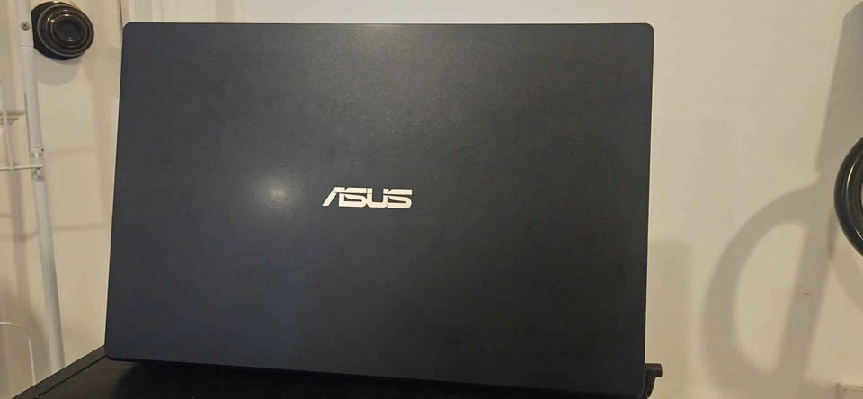 ASUS E510 laptop - photo 2