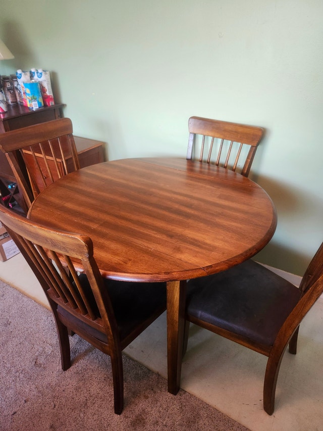 Round Wood Dining Table with Drop Leaves and 4 Chairs