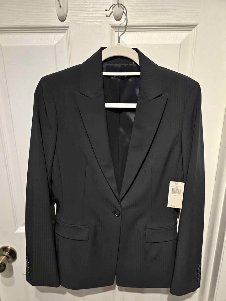 NEW TAHARI Women's Black Blazer - SIZE 4