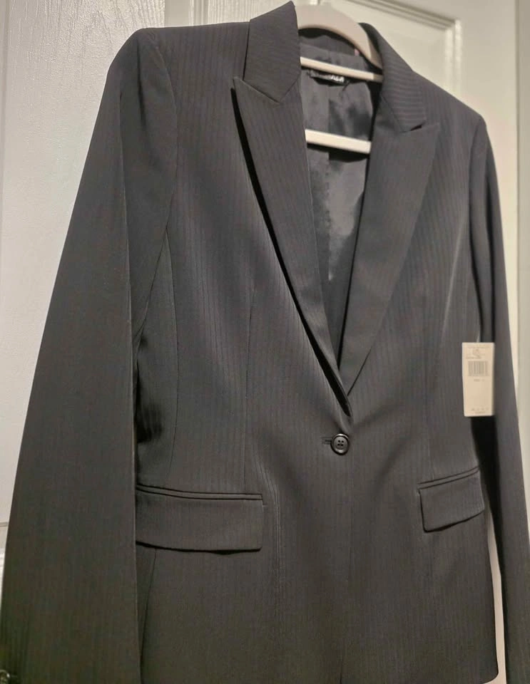 NEW TAHARI Women's Black Blazer - SIZE 4 - photo 5