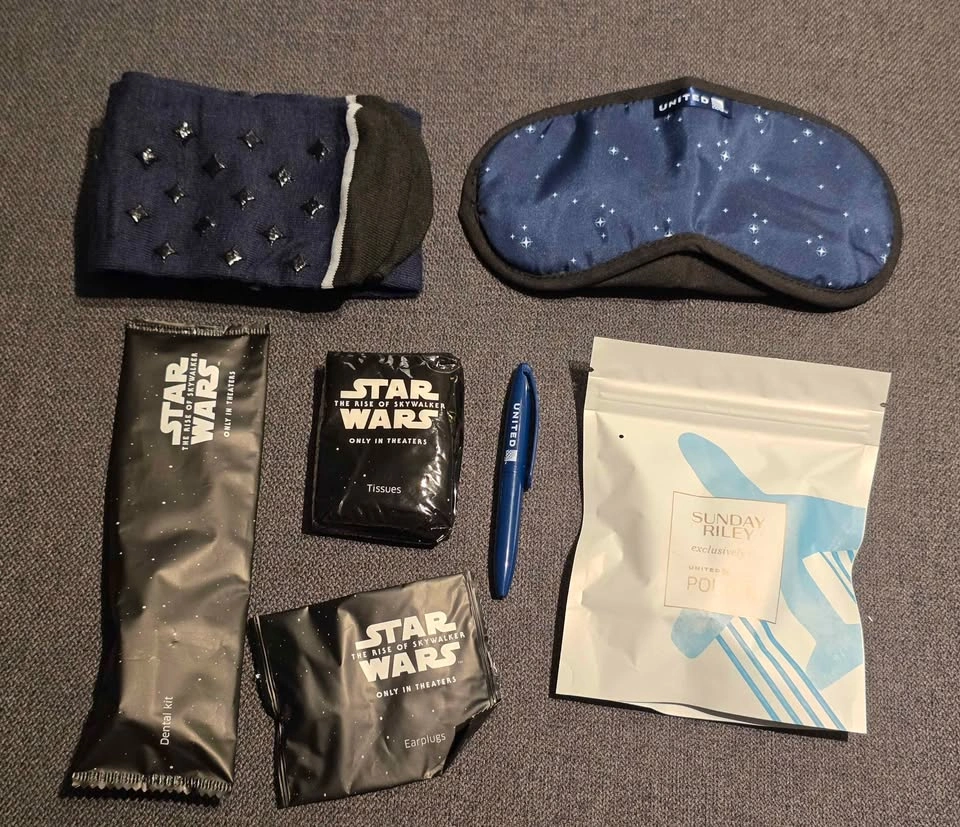 NEW Star Wars United Airlines Amenity Kit - photo 2