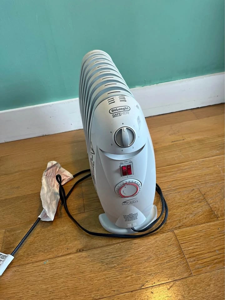 DeLonghi SafeHeat Solaris Oil-Filled Radiator Heater