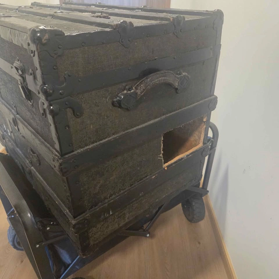 Large Antique Wooden Trunk – Vintage Decorative Chest - photo 2