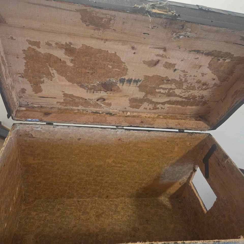 Large Antique Wooden Trunk – Vintage Decorative Chest - photo 3