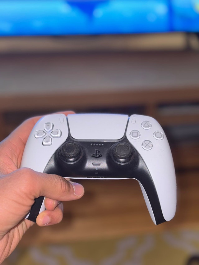 Playstation 5 Slim Digital + 2 Controllers - photo 4
