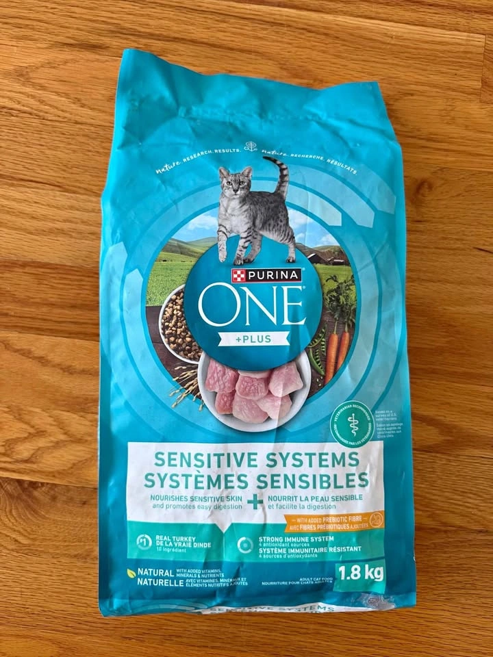 Purina ONE +Plus Sensitive Systems Dry Cat Food (1.8 kg)