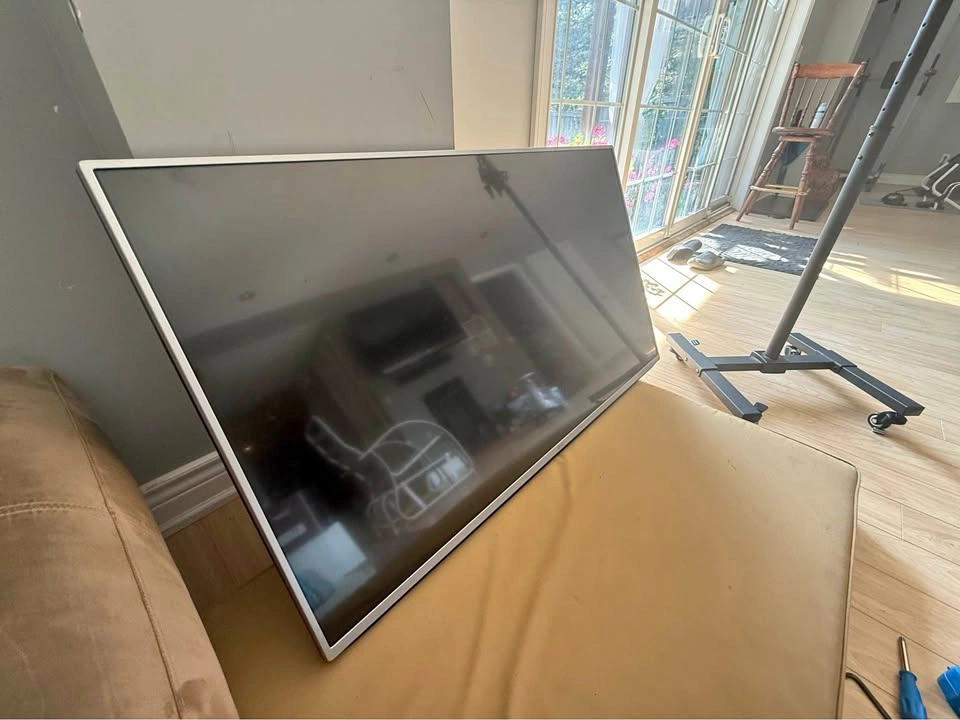 LG 49” Smart LED TV + VIVO Rolling TV Stand
