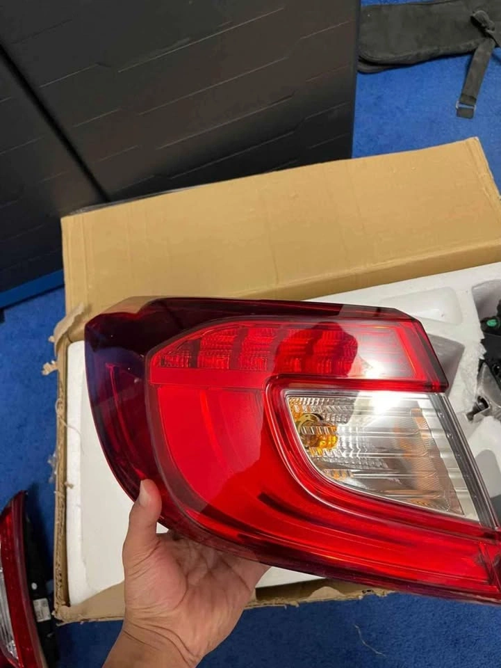 2004-2007 Honda Accord Tail Lights set - photo 3