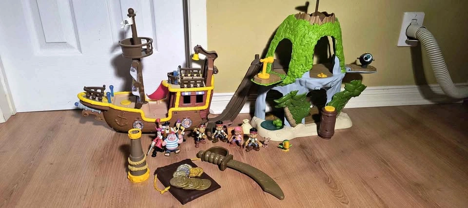 Jake and the Neverland Pirates Ship, Hideout, and bundle