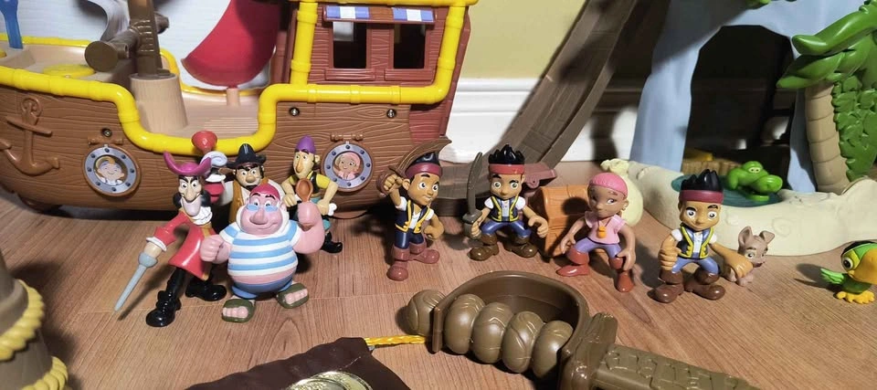 Jake and the Neverland Pirates Ship, Hideout, and bundle - photo 2