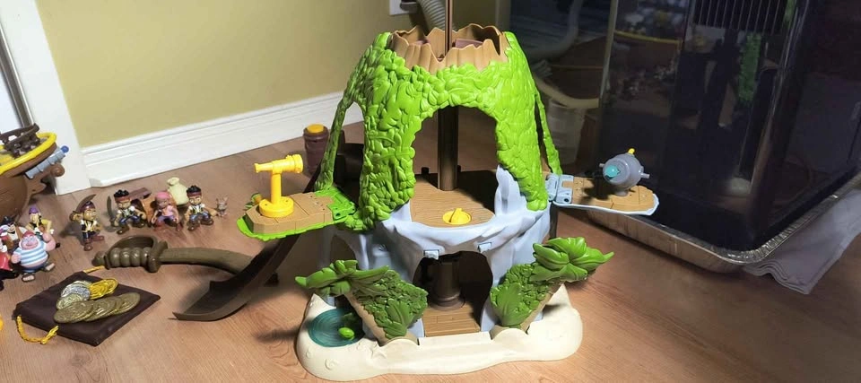 Jake and the Neverland Pirates Ship, Hideout, and bundle - photo 5