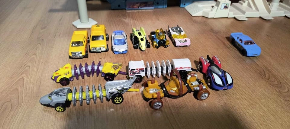Hot Wheels Car wash and Colour changing car bundle - photo 2