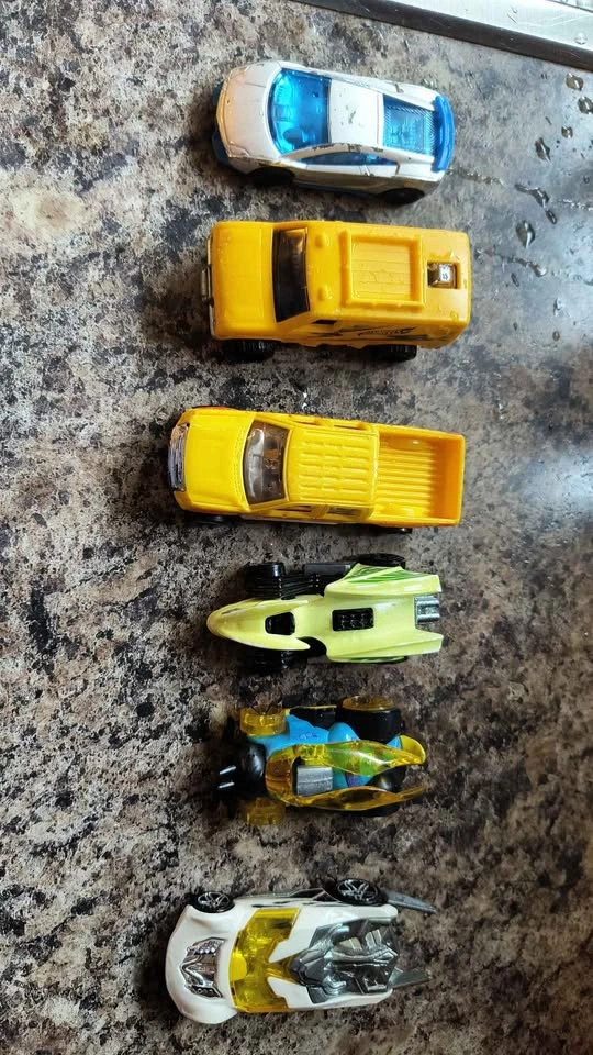 Hot Wheels Car wash and Colour changing car bundle - photo 4