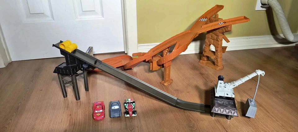Cars 2 Hot wheels tracks bundle