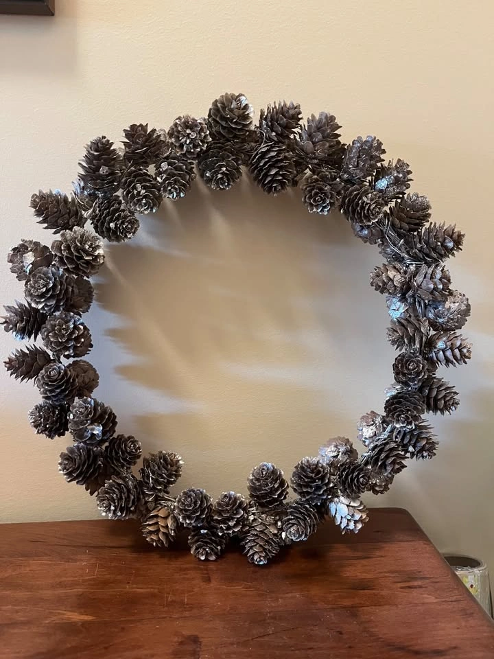 Christmas gold pinecone decorative wreath - photo 2