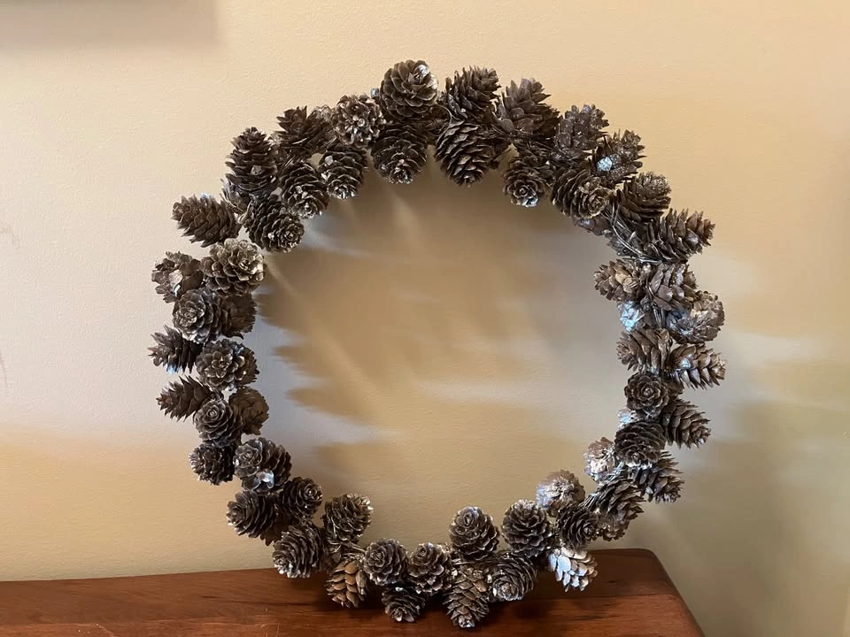 Christmas gold pinecone decorative wreath - photo 3