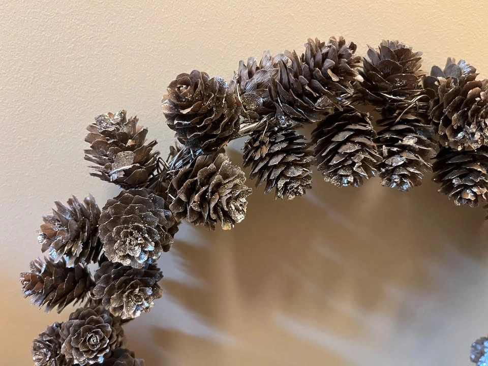 Christmas gold pinecone decorative wreath - photo 4