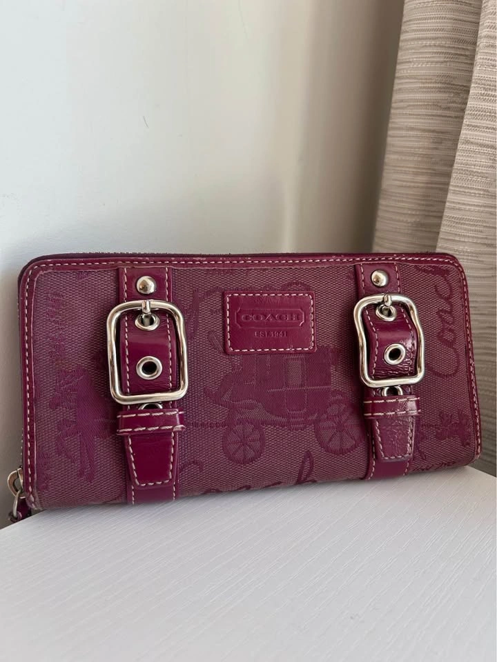 Coach Horse and Carriage Plum Burgundy Wallet - photo 2