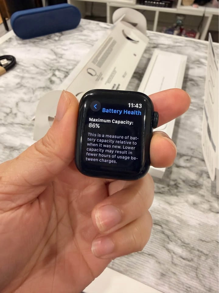 Apple Watch SE (2nd Gen) Midnight Black Wifi Only (OBO) - photo 4