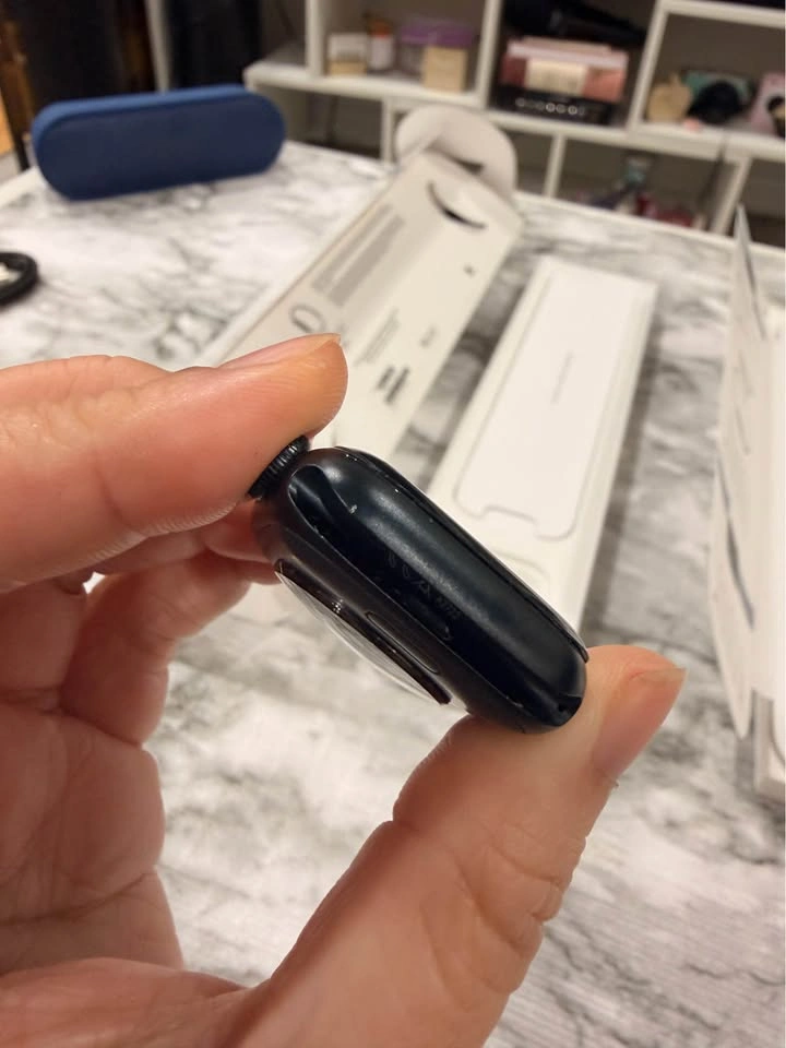 Apple Watch SE (2nd Gen) Midnight Black Wifi Only (OBO) - photo 5
