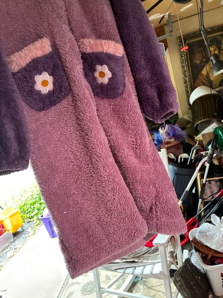 Womens Daisy Duck Bathrobe - photo 2