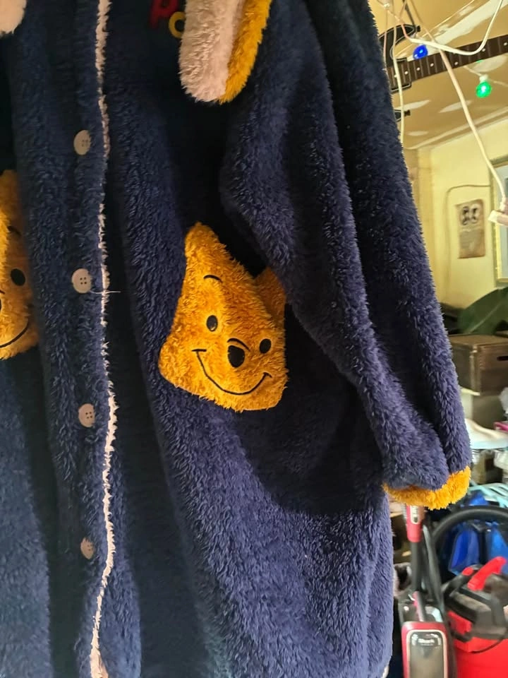 Winnie the Pooh bathrobe - photo 2