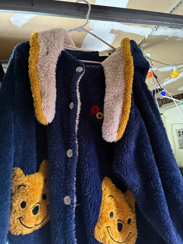 Winnie the Pooh bathrobe - photo 3