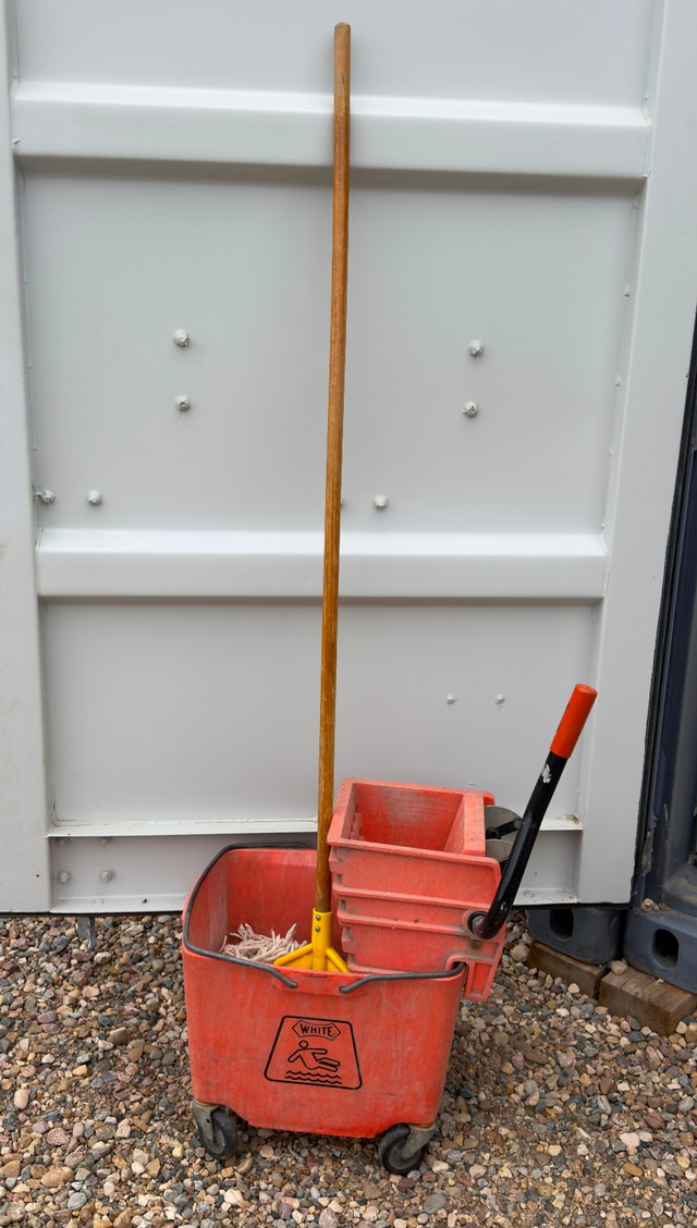 Commercial Mop Pail w/Mop