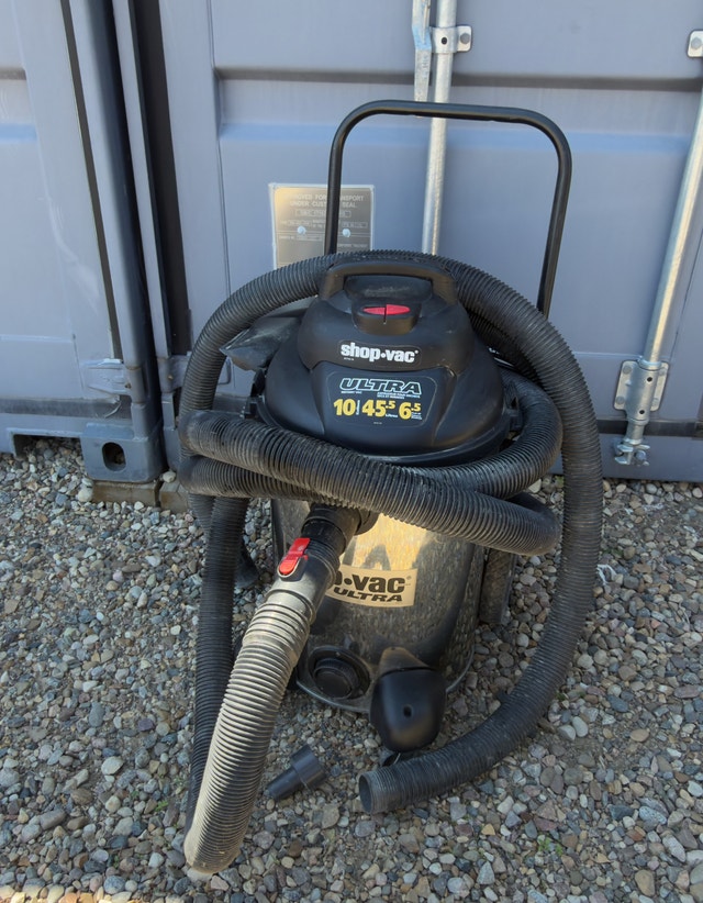 Shop Vac 10 GAL w/extra long hose