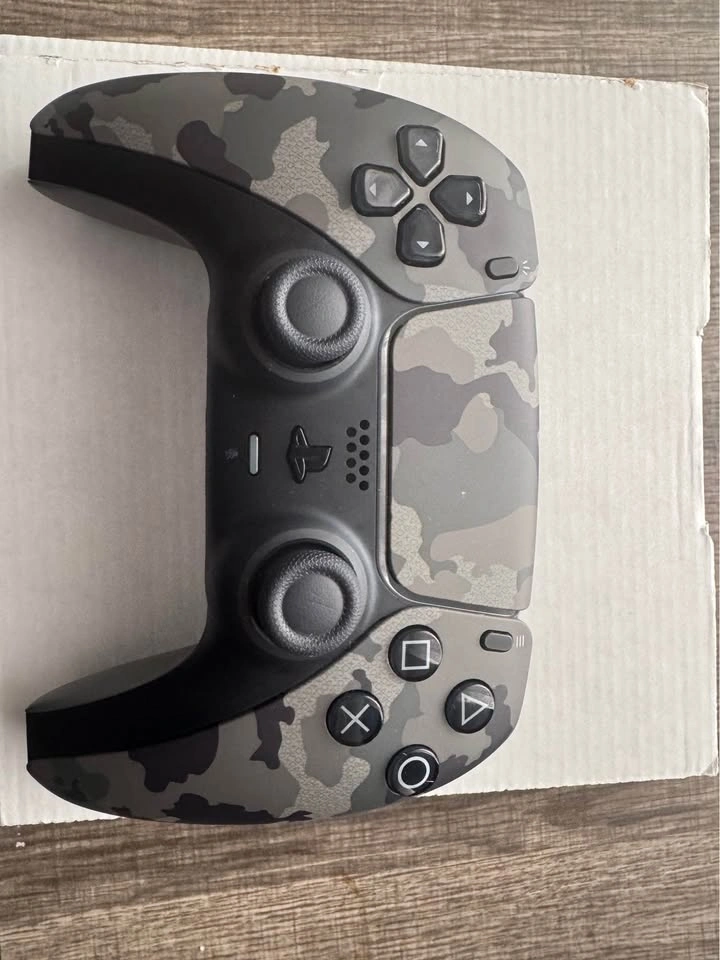 Camo PS5 controller - photo 2