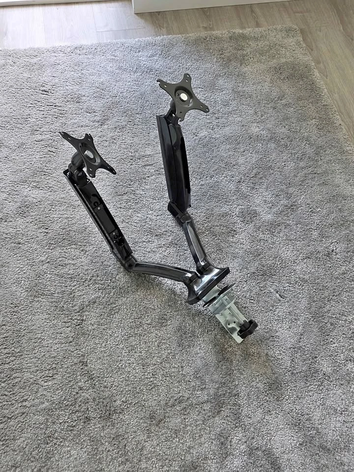 Dual Monitor Arm / Desk Mount