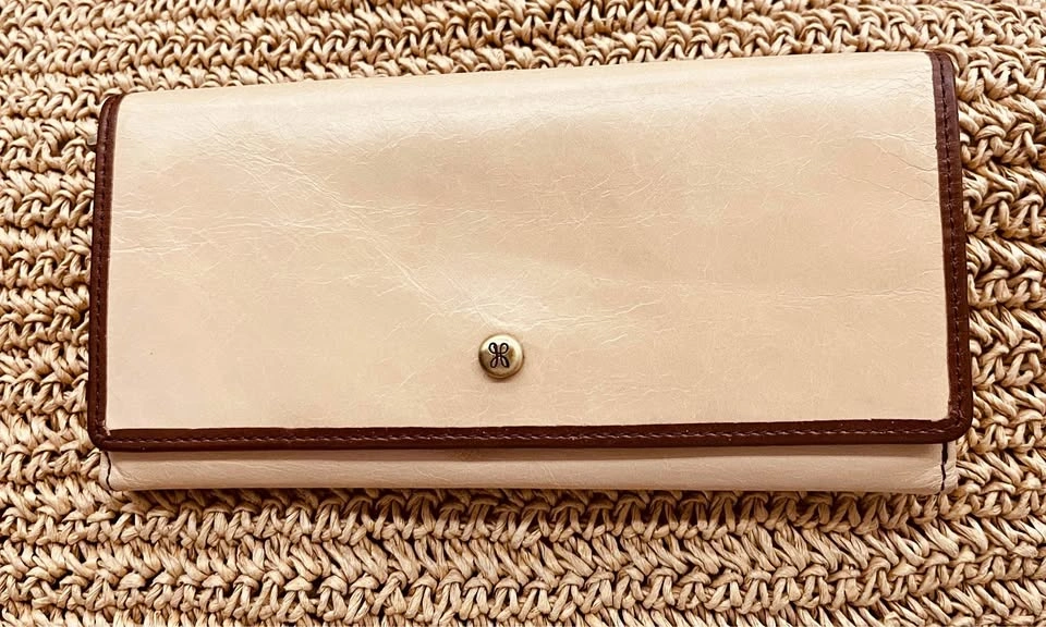 HOBO New WOT Vintage Trifold Cream w/ Chocolate Brown Trim