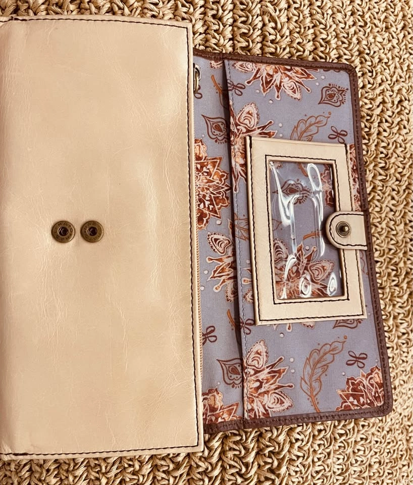 HOBO New WOT Vintage Trifold Cream w/ Chocolate Brown Trim - photo 4