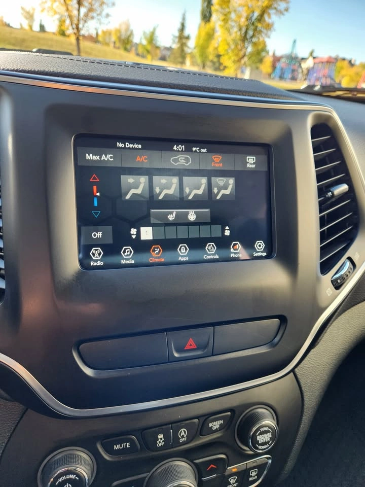 2019 Jeep Cherokee Sport - photo 2