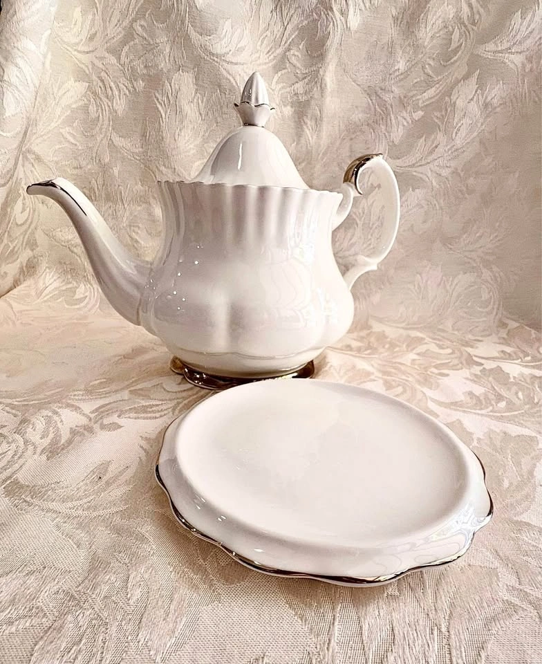 Royal Albert Bone China Chantilly Teapot and Stand