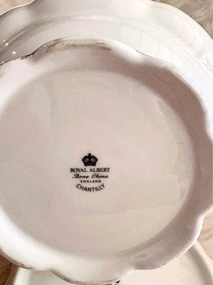 Royal Albert Bone China Chantilly Teapot and Stand - photo 2