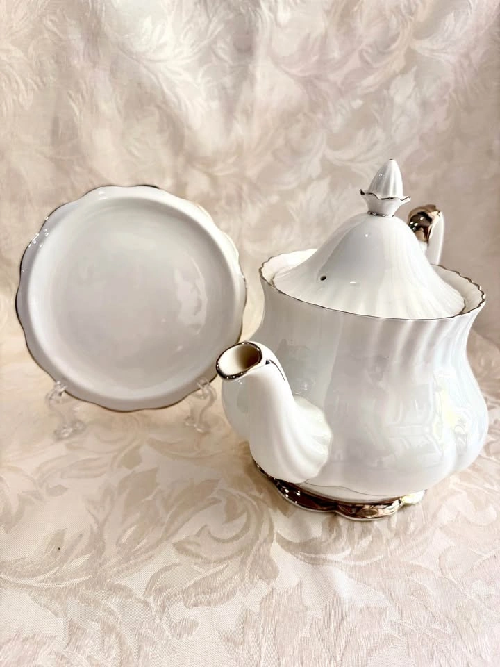 Royal Albert Bone China Chantilly Teapot and Stand - photo 3