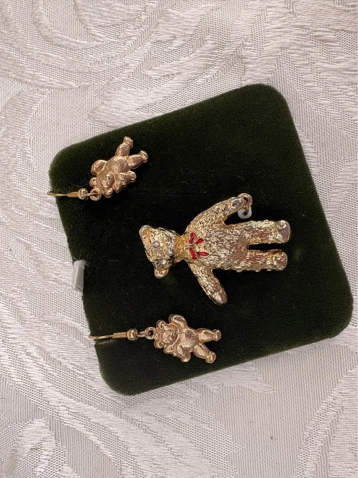 Vintage JCPenney Gold Tone Textured Teddy Bear Jewelry Set - photo 3