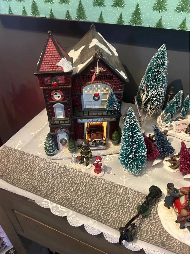 St. Nicholas Square Christmas Village Collection – Complete Set - photo 3