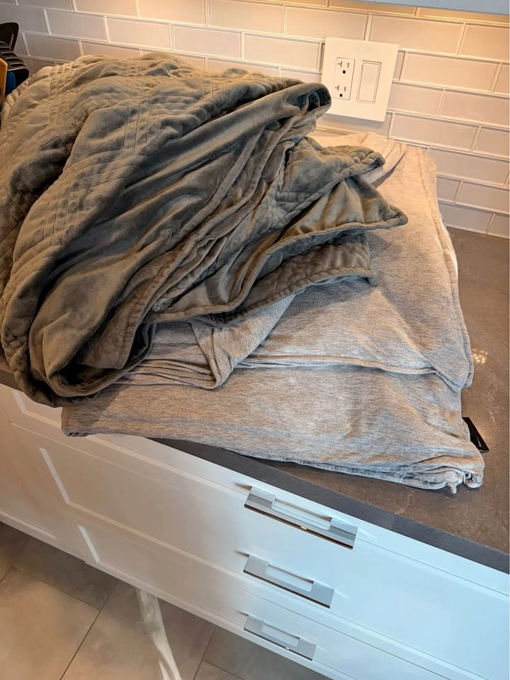Hush 2-in-1 King Weighted Blanket Bundle (20 lb)