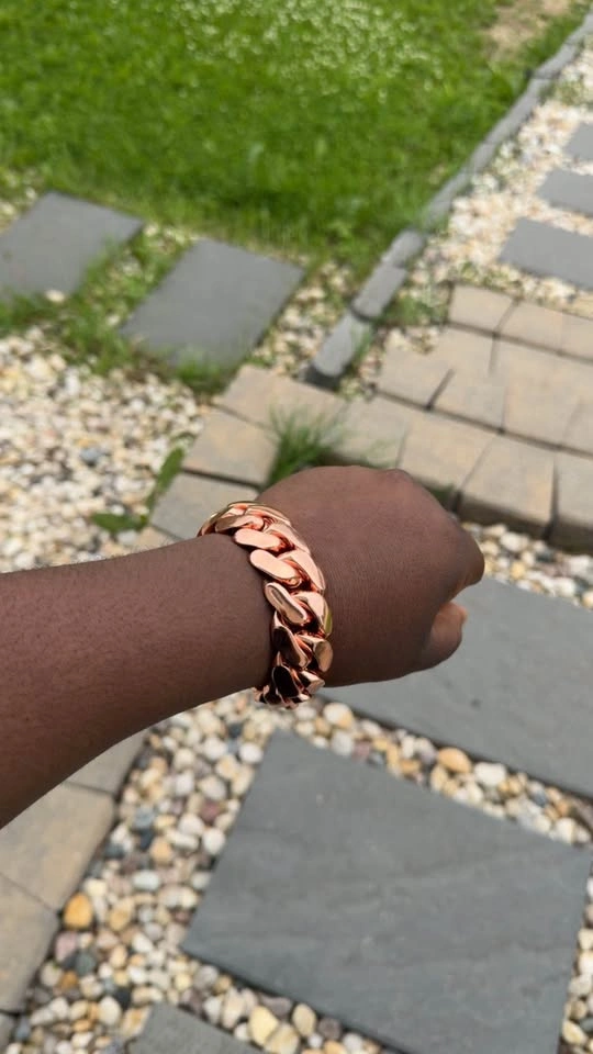 14K Rose Gold plated Cuban Link Bracelet with Moissanite Clasp - photo 3