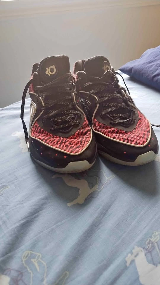 KD16 slim reaper basketball shoes (size 10.5)
