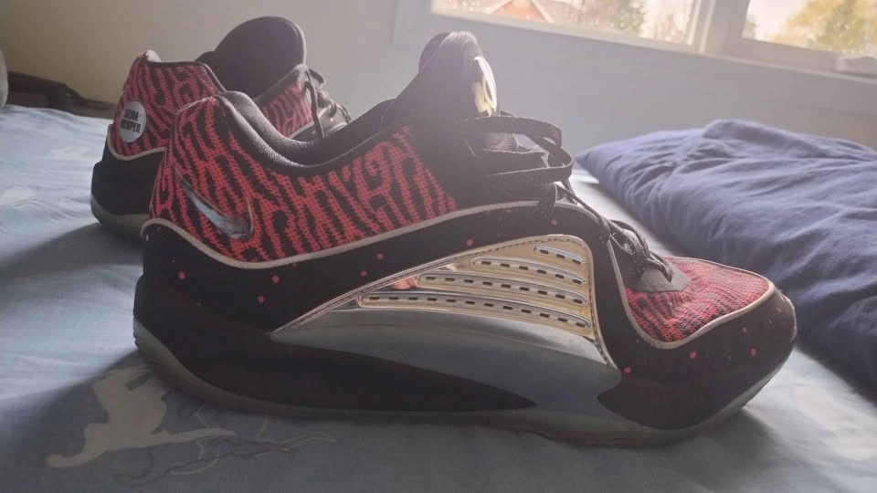 KD16 slim reaper basketball shoes (size 10.5) - photo 3